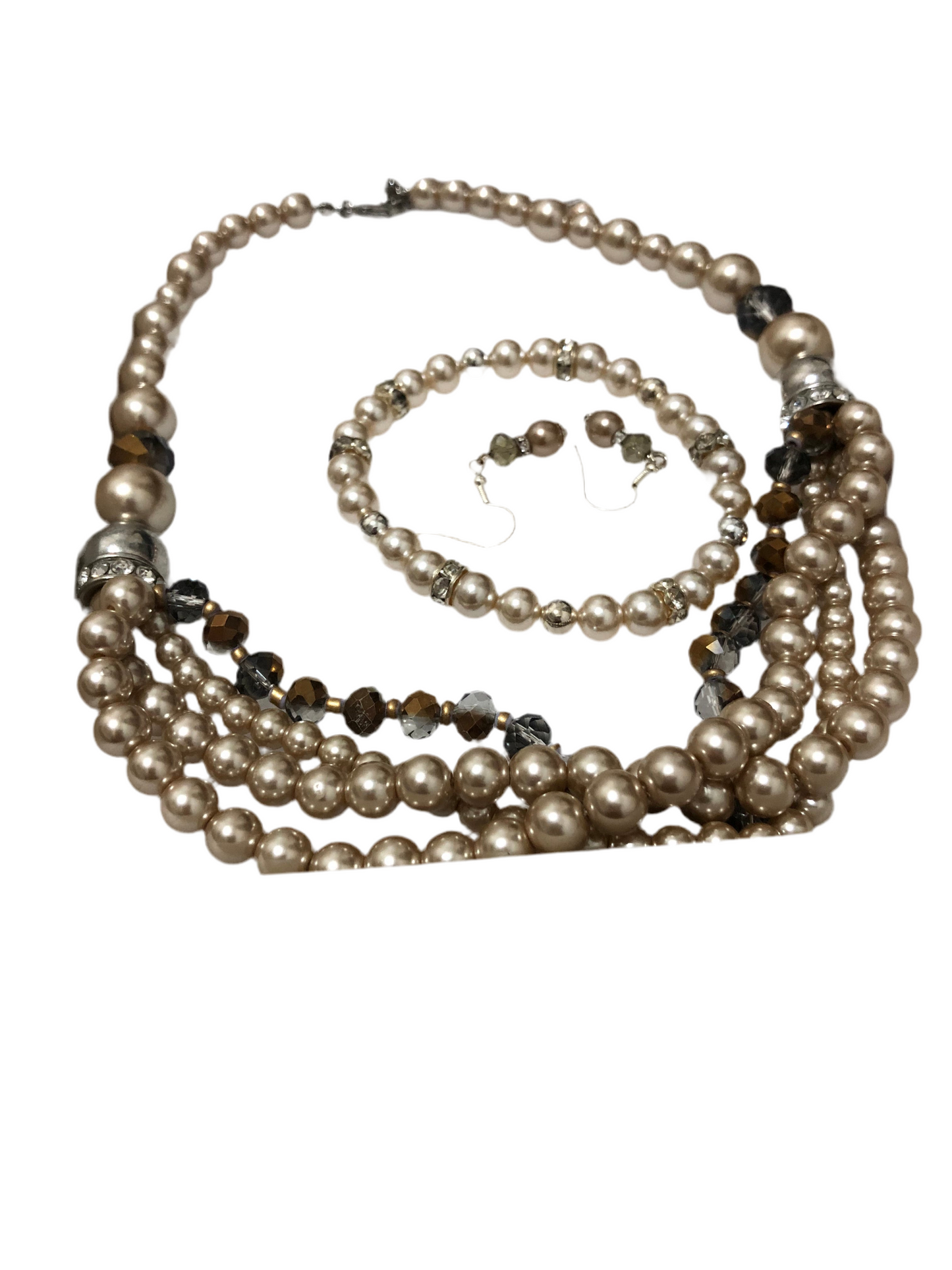 # 21 Ensemble vintage perles champagne – collier, bracelet et boucles