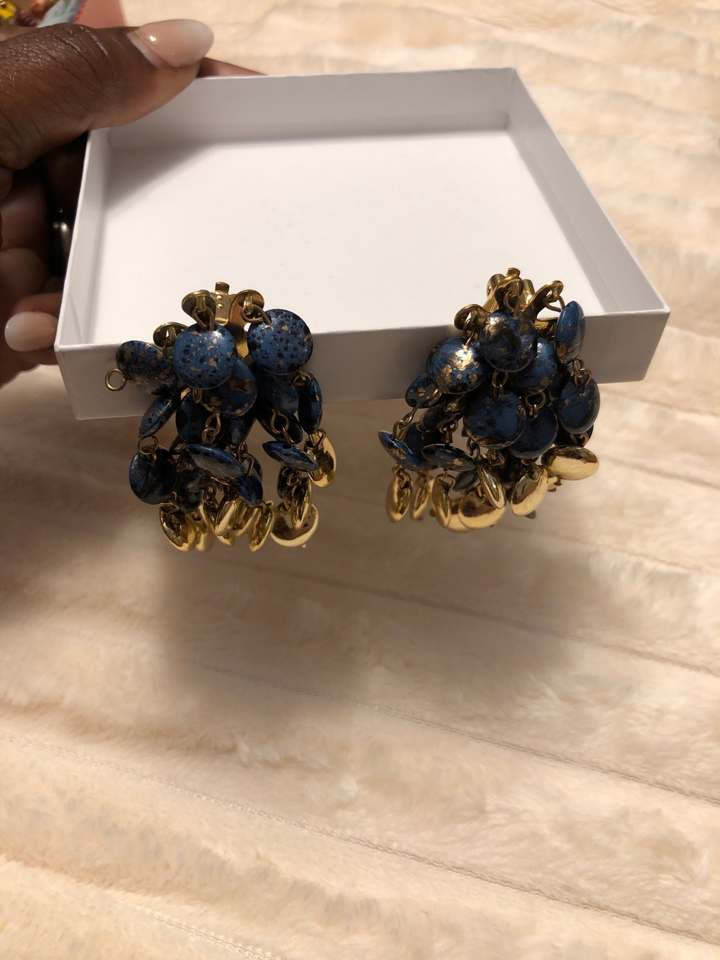 Boucles d’oreilles clip vintage bleues et dorées pendantes