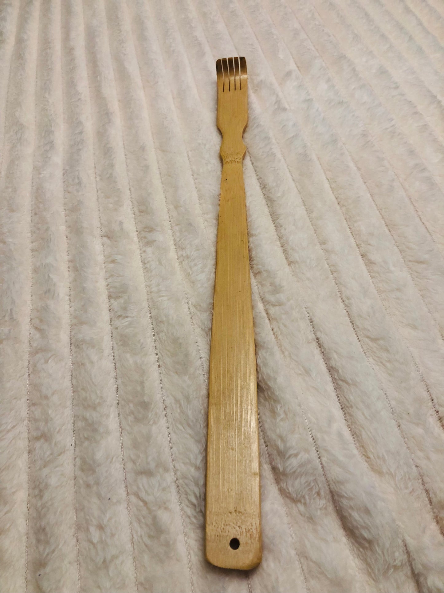 Grattoir à dos en bois décor poires – style artisanal
