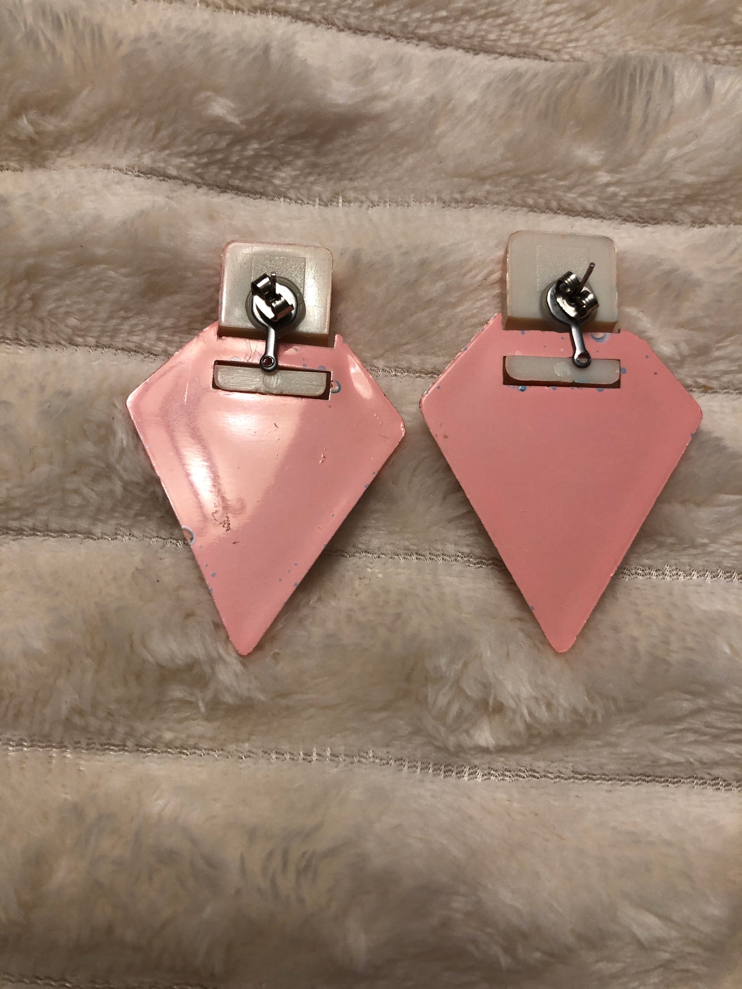 Boucles d’oreilles vintage géométriques rose marbré
