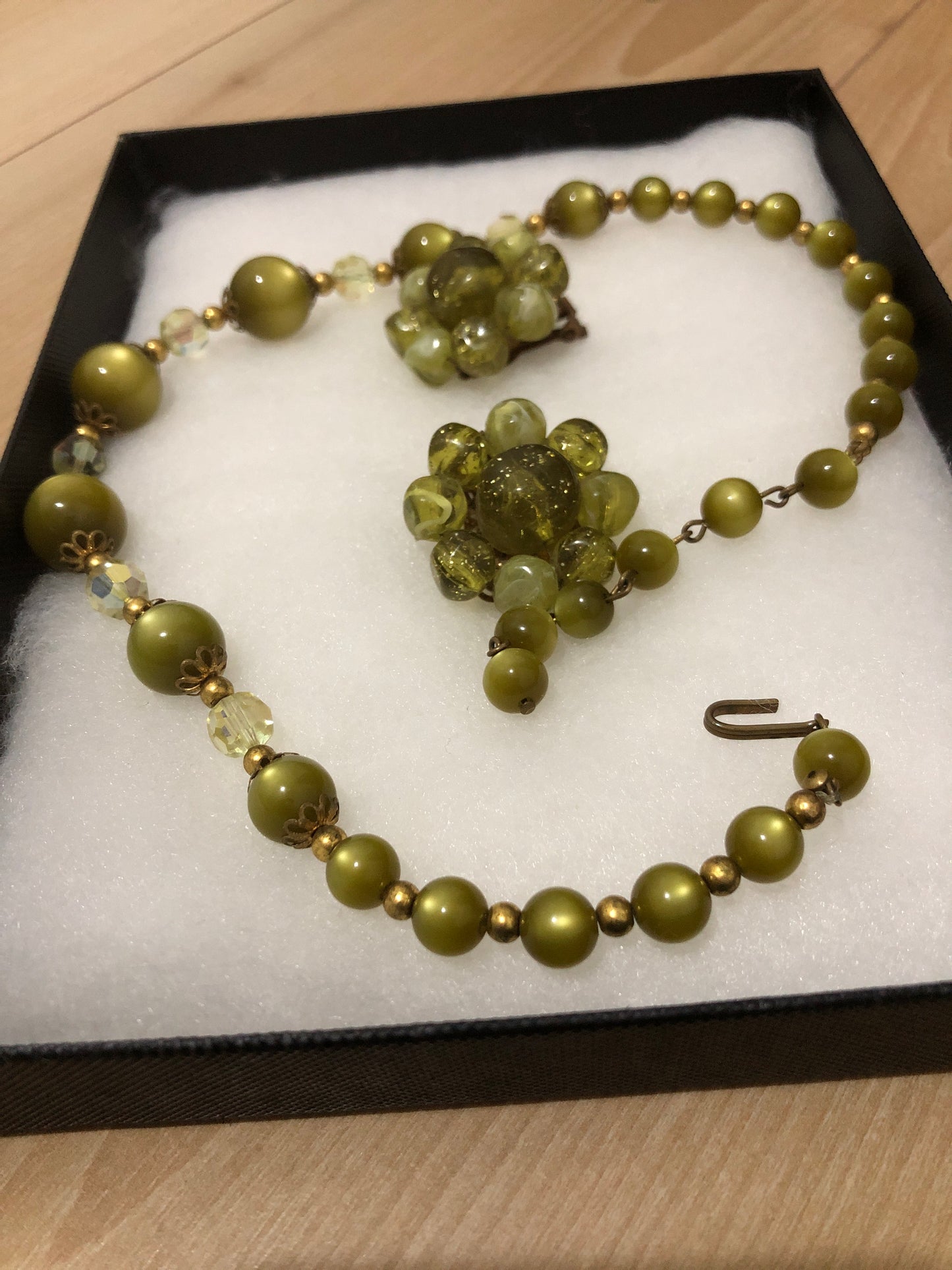 #23 Ensemble vintage vert – collier perles & boucles d’oreilles