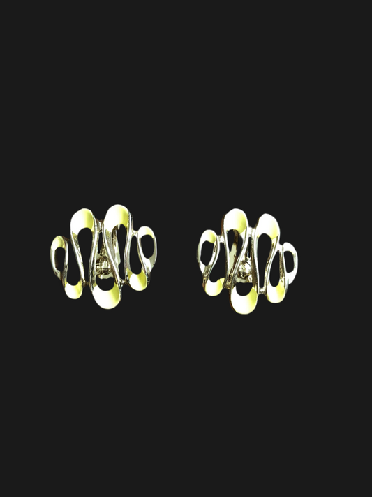 # 84 Boucles d’oreilles vintage à clip – Motif ondulé doré