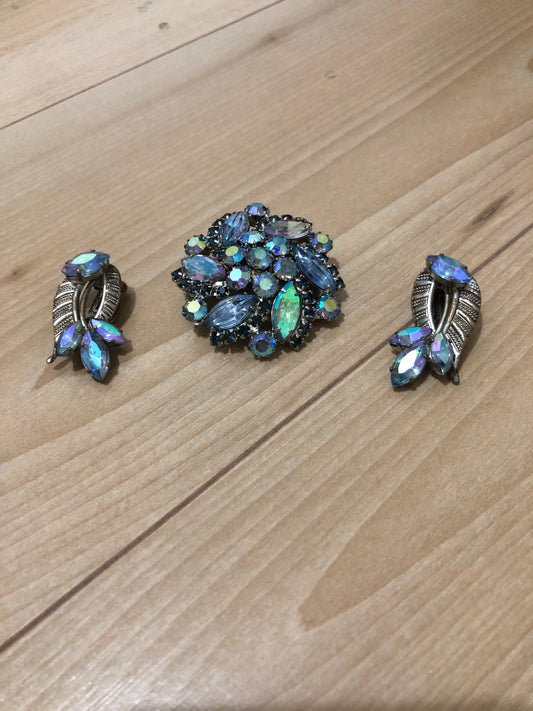 #16 Vintage Aurora Borealis Rhinestone Set – Brooch & Clip-On Earrings (1950s)