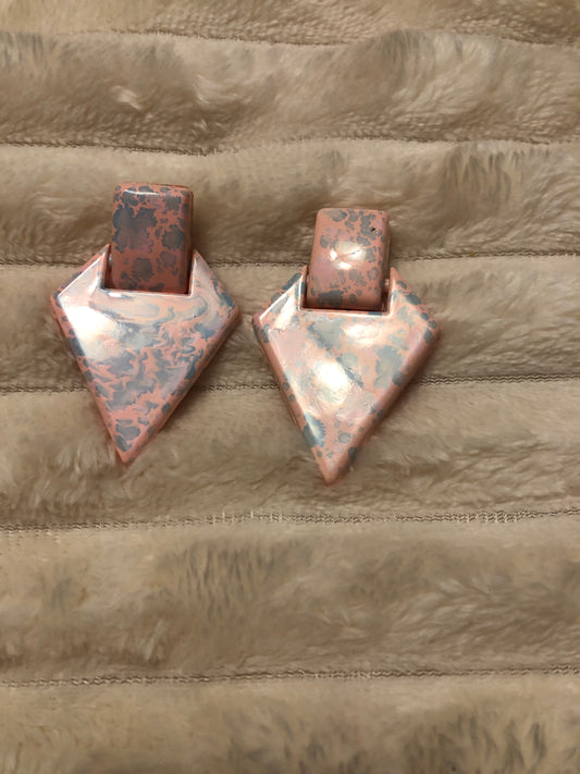 Boucles d’oreilles vintage géométriques rose marbré