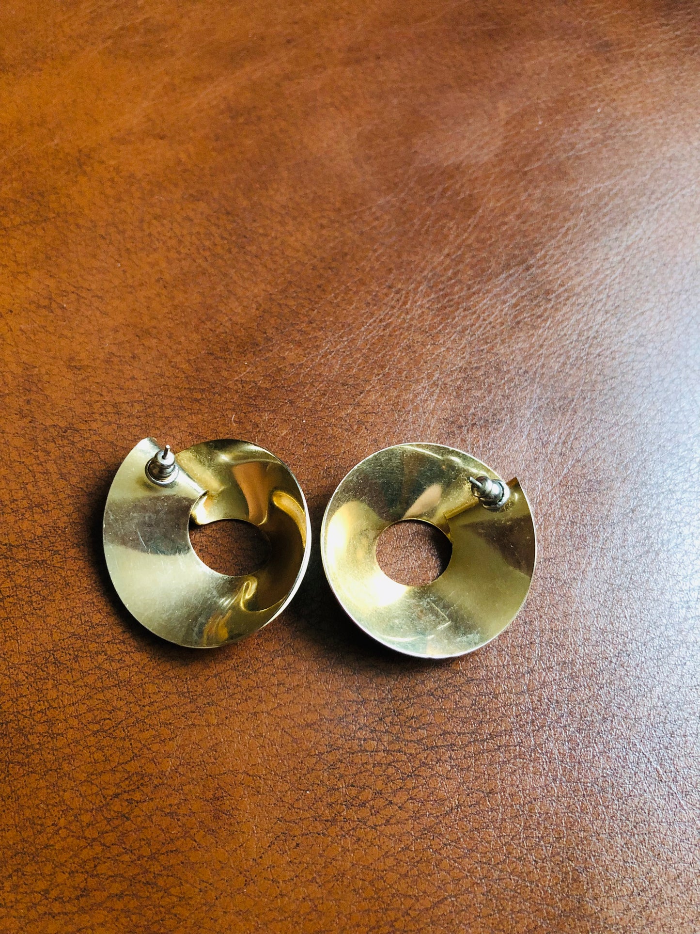 Boucles d’oreilles rondes crème effet nacre – vintage minimaliste