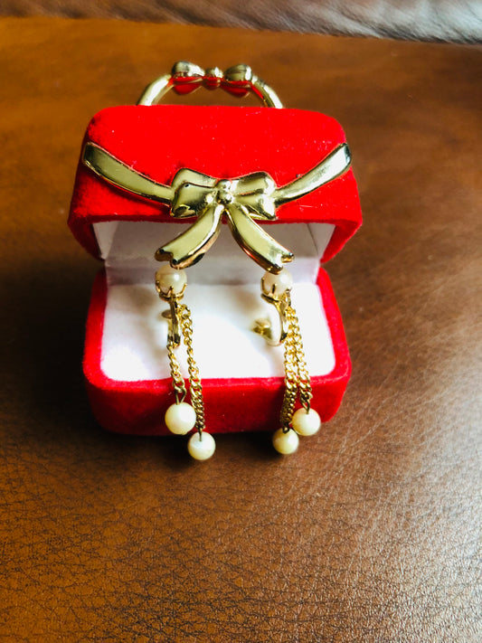 Boucles d’oreilles vintage à clip – Chaînes dorées et perles ivoire
