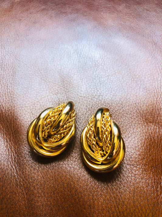 # 52 Vintage Gold Knot Clip-On Earrings – Sculptural Chain Design