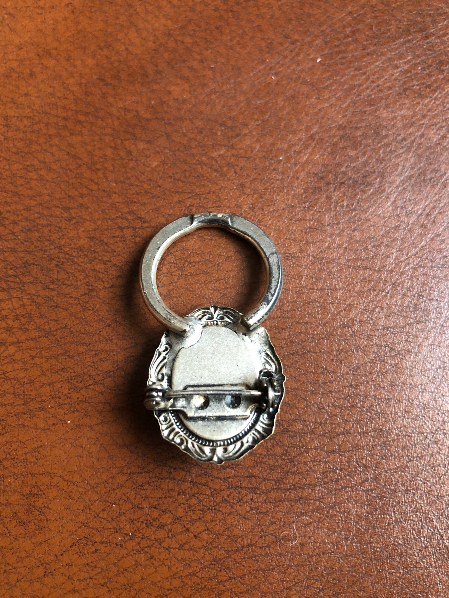 Pendentif vintage cabochon opale irisée