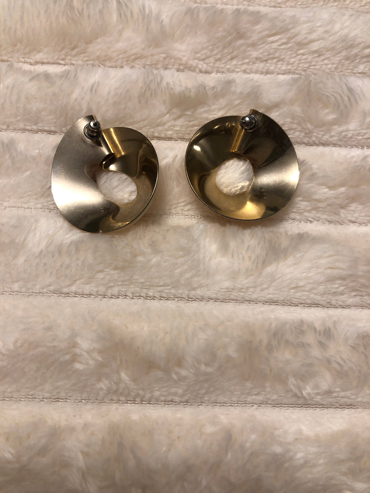 Boucles d’oreilles vintage rondes spirales ivoire et doré