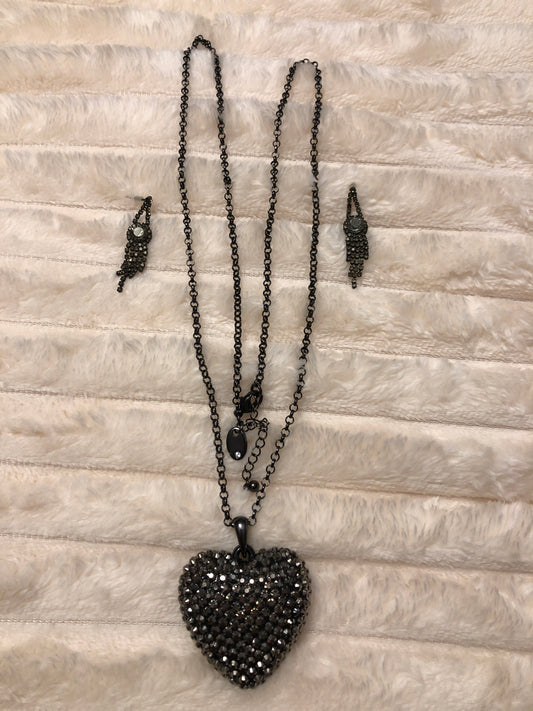 # 70 
Parure vintage collier cœur strass noirs et boucles assorties