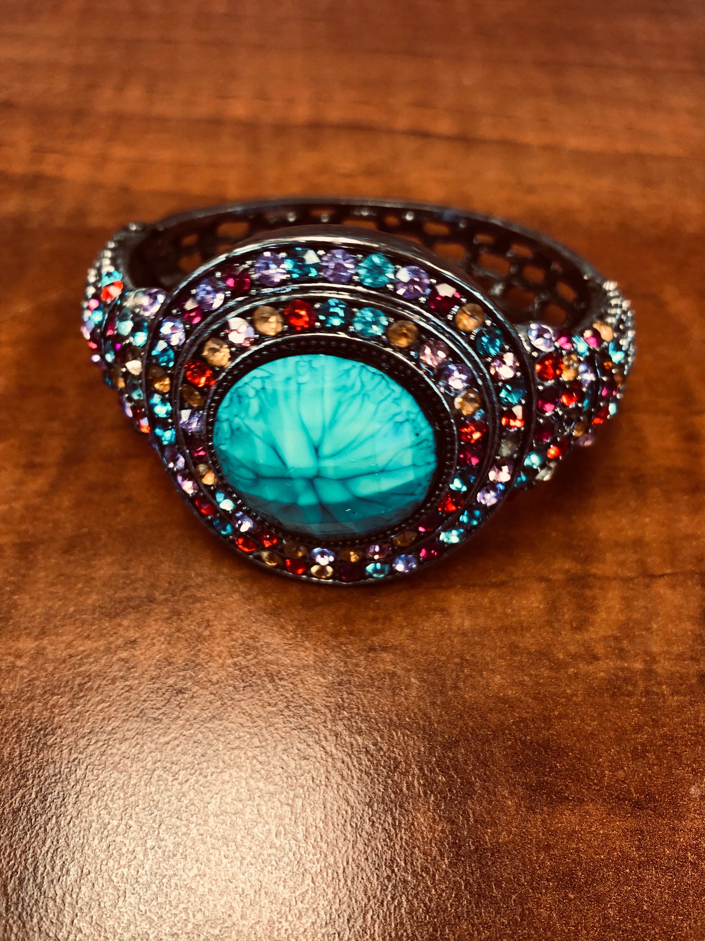 Bracelet vintage oriental – Cabochon turquoise et strass multicolores