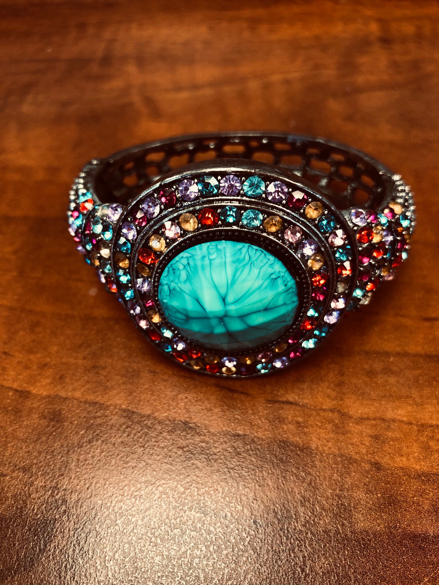 Bracelet vintage oriental – Cabochon turquoise et strass multicolores