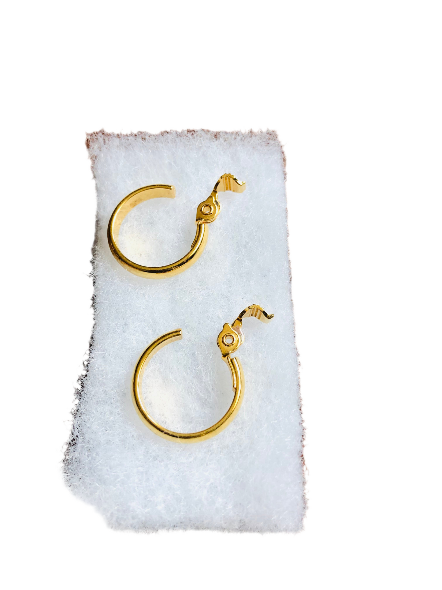 Boucles d’oreilles anneaux dorés à clip (sans perçage)