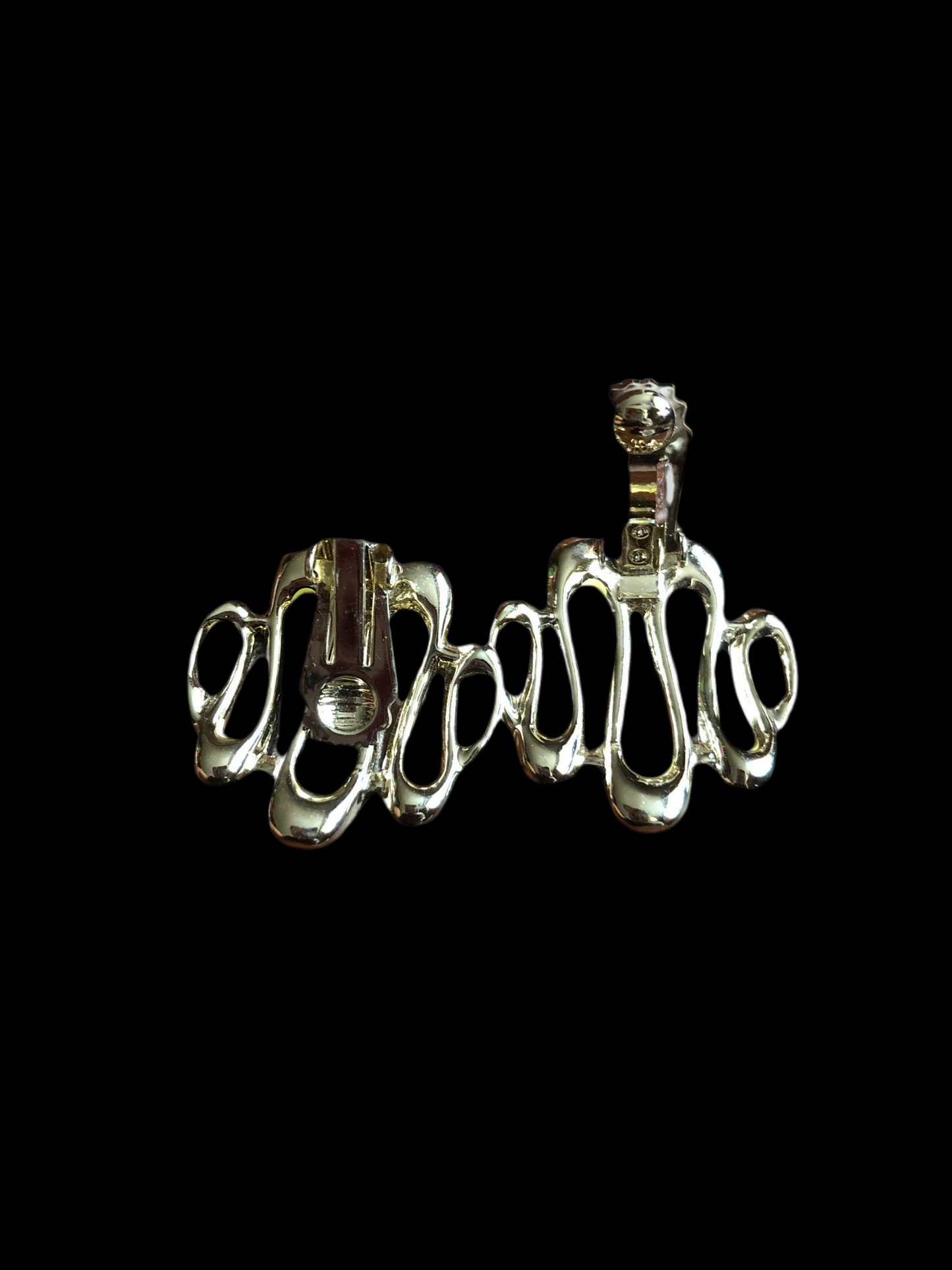 # 84 Boucles d’oreilles vintage à clip – Motif ondulé doré