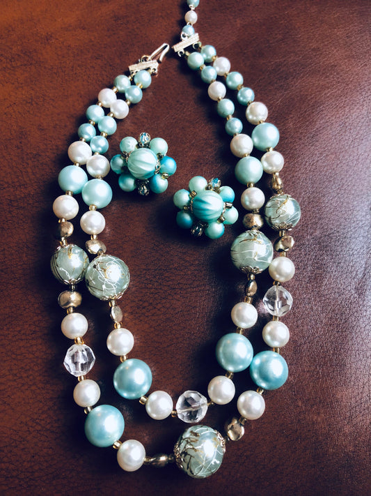 # 75 Ensemble vintage perles bleues et crème – collier 2 rangs + boucles clips