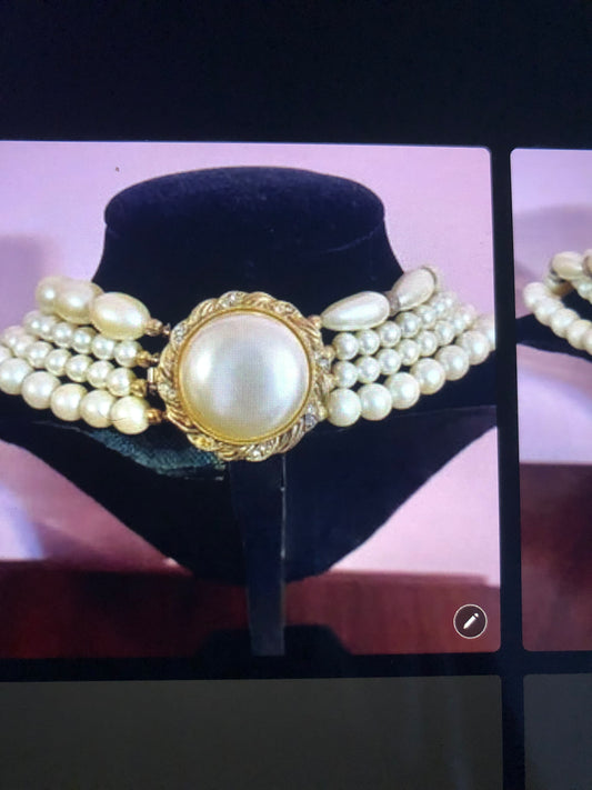 # 1Vintage Triple-Strand Pearl Necklace Set with Statement Clasp