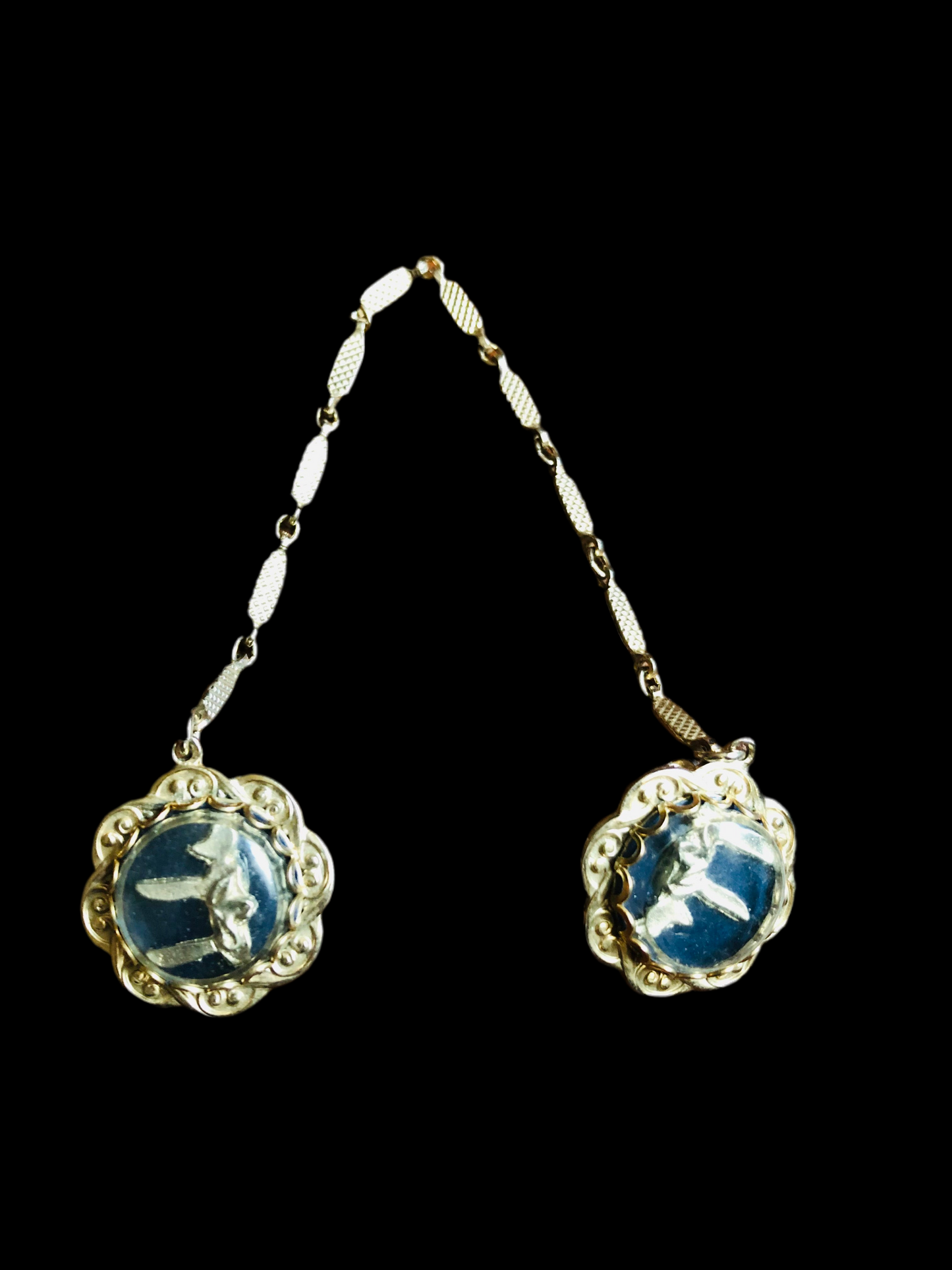 Chaînette de col vintage dorée – clips décoratifs latéraux