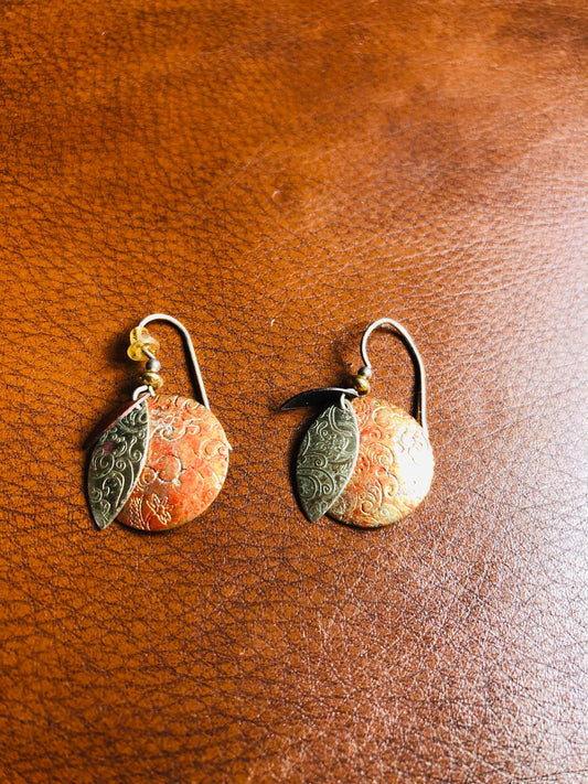 Boucles d’oreilles vintage feuilles bronze et médaillons gravés orange cuivre