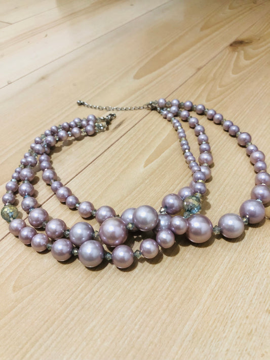Collier vintage multi-rangs en perles violettes avec boucles d’oreilles assorties