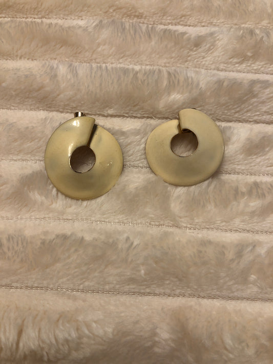 Boucles d’oreilles vintage rondes spirales ivoire et doré