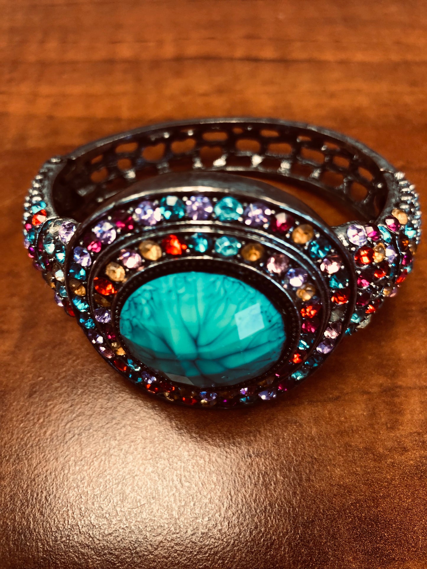 Bracelet vintage oriental – Cabochon turquoise et strass multicolores