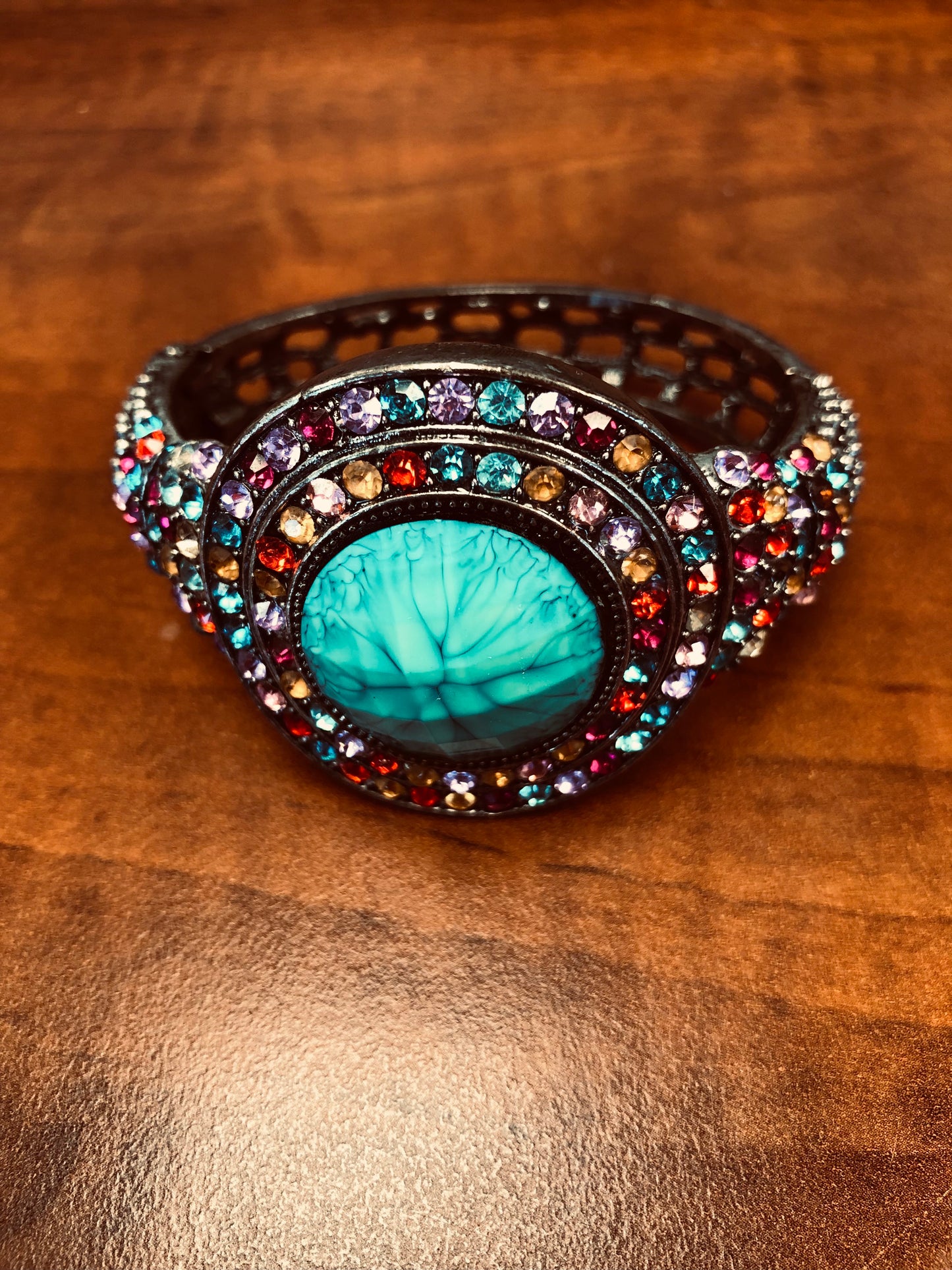 Bracelet vintage oriental – Cabochon turquoise et strass multicolores