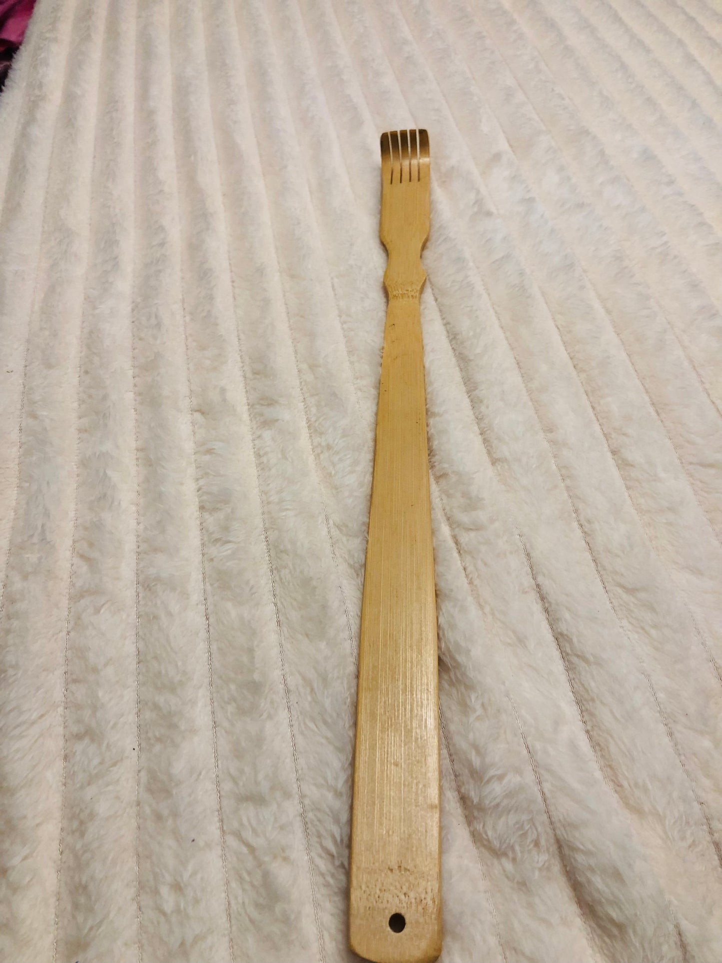 Grattoir à dos en bois décor poires – style artisanal