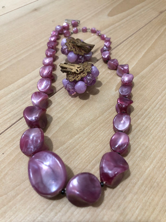 # 17 Vintage Iridescent Pink Shell Necklace Set – Chunky Beads & Clip-On Earrings