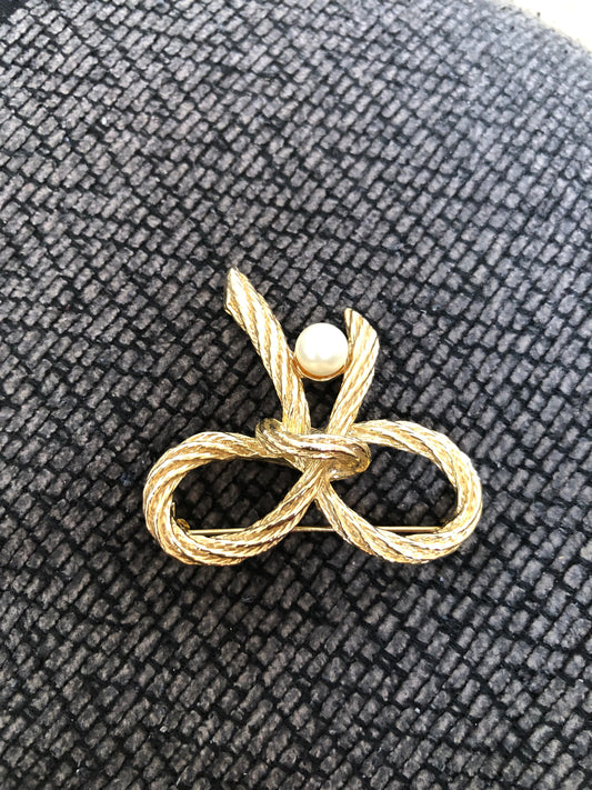 Broche vintage nœud doré avec perle imitation