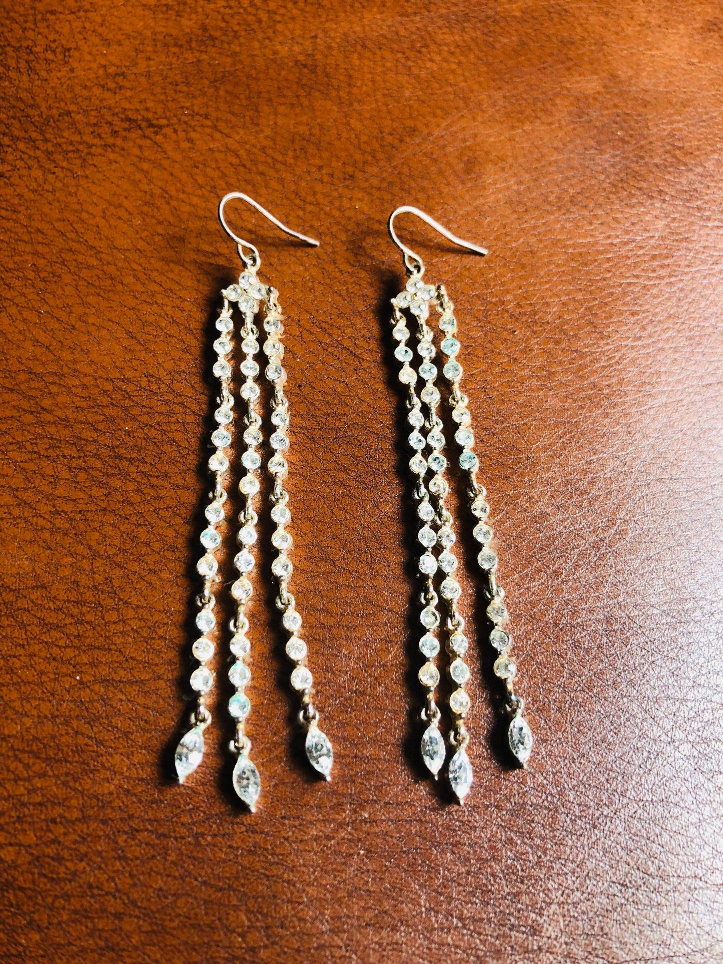 Boucles d’oreilles vintage pendantes triple chaîne strass brillants
