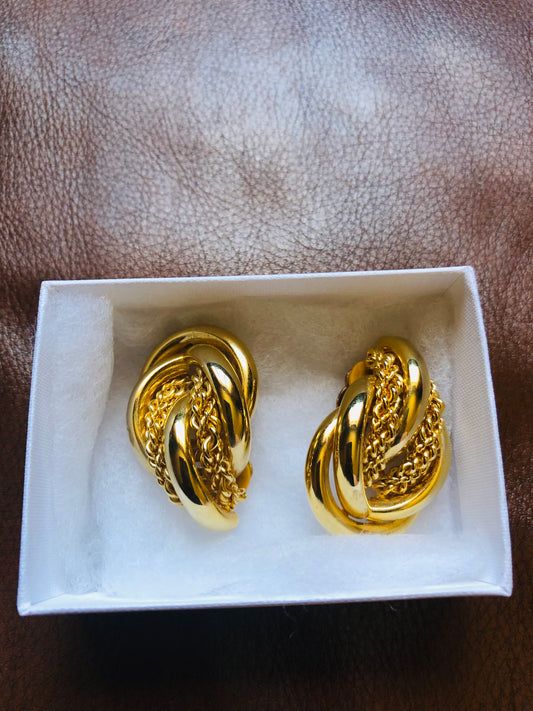 # 52 Vintage Gold Knot Clip-On Earrings – Sculptural Chain Design