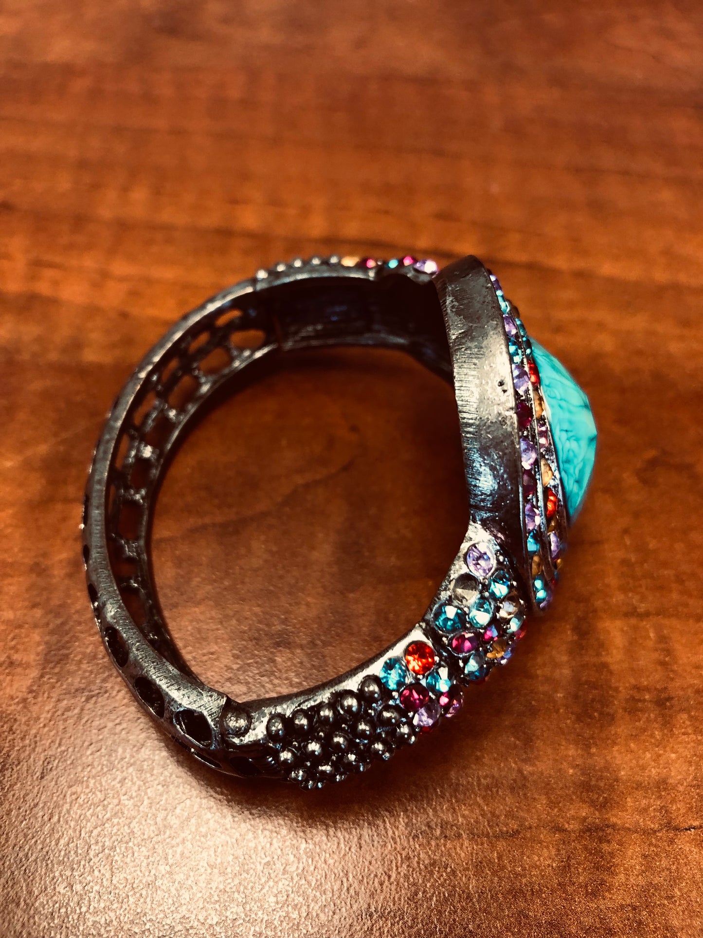 Bracelet vintage oriental – Cabochon turquoise et strass multicolores