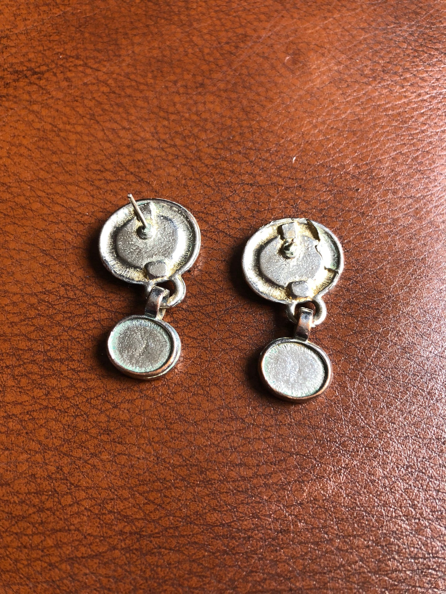 Boucles d’oreilles vintage pendantes bleu marine et doré style minimaliste