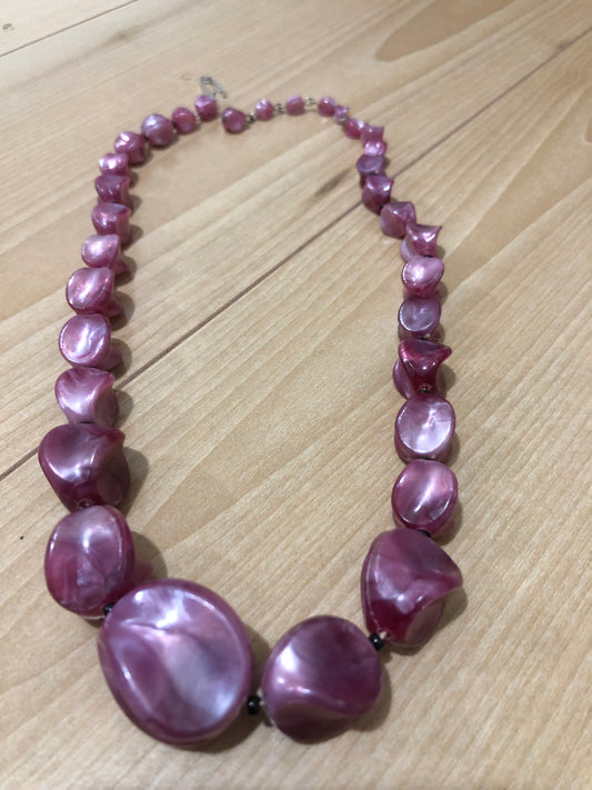 # 17 Vintage Iridescent Pink Shell Necklace Set – Chunky Beads & Clip-On Earrings