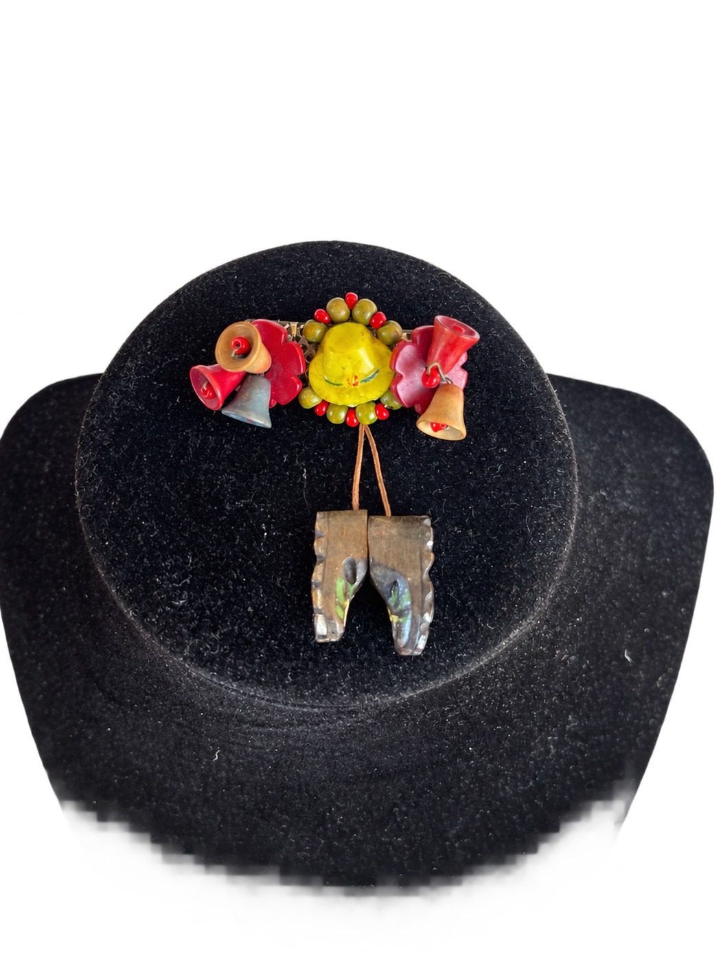 Broche « Fleurs et abalone » — verre coloré et nacre sur cordon de cuir