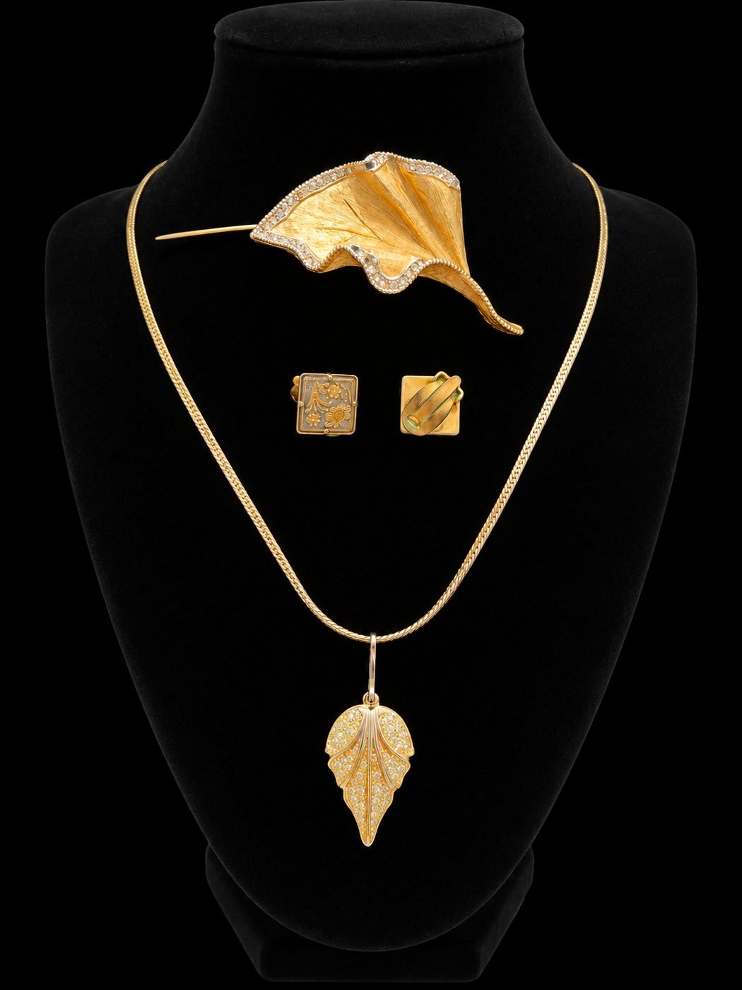 Parure « Ginkgo d'or » — broche éventail, collier pendentif et boucles damasquinées